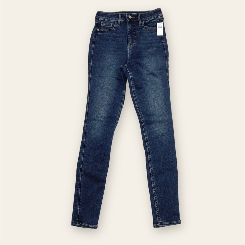 NWT Old Navy Extra High-Waisted Rockstar 360° Stretch Super-Skinny Jeans